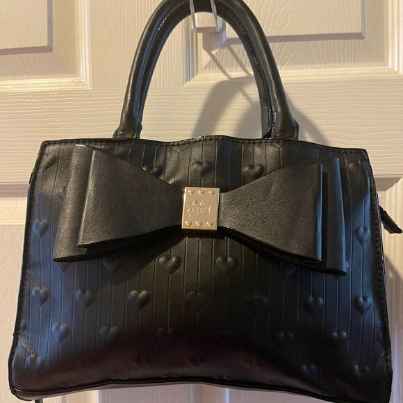 Betsey Johnson medium Satchel Black embossed hearts with large bow accent - Picture 2 of 12